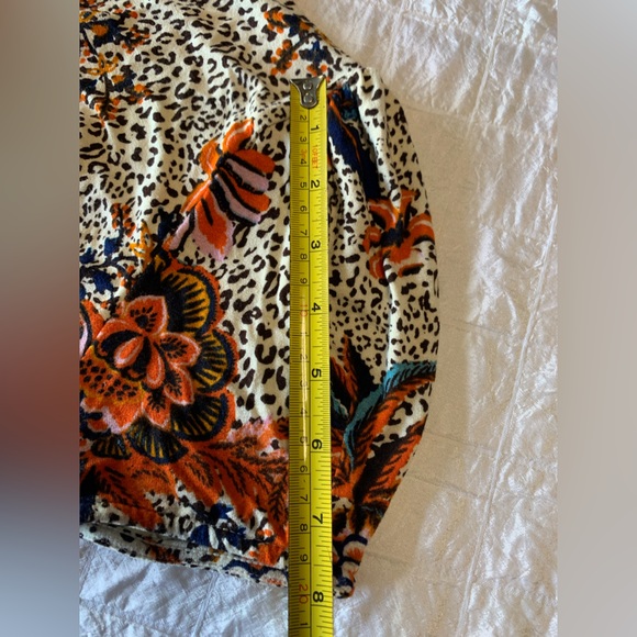Free People Top Medium Hear Me Roar Floral cheetah leopard Short Sleeve - Picture 10 of 13